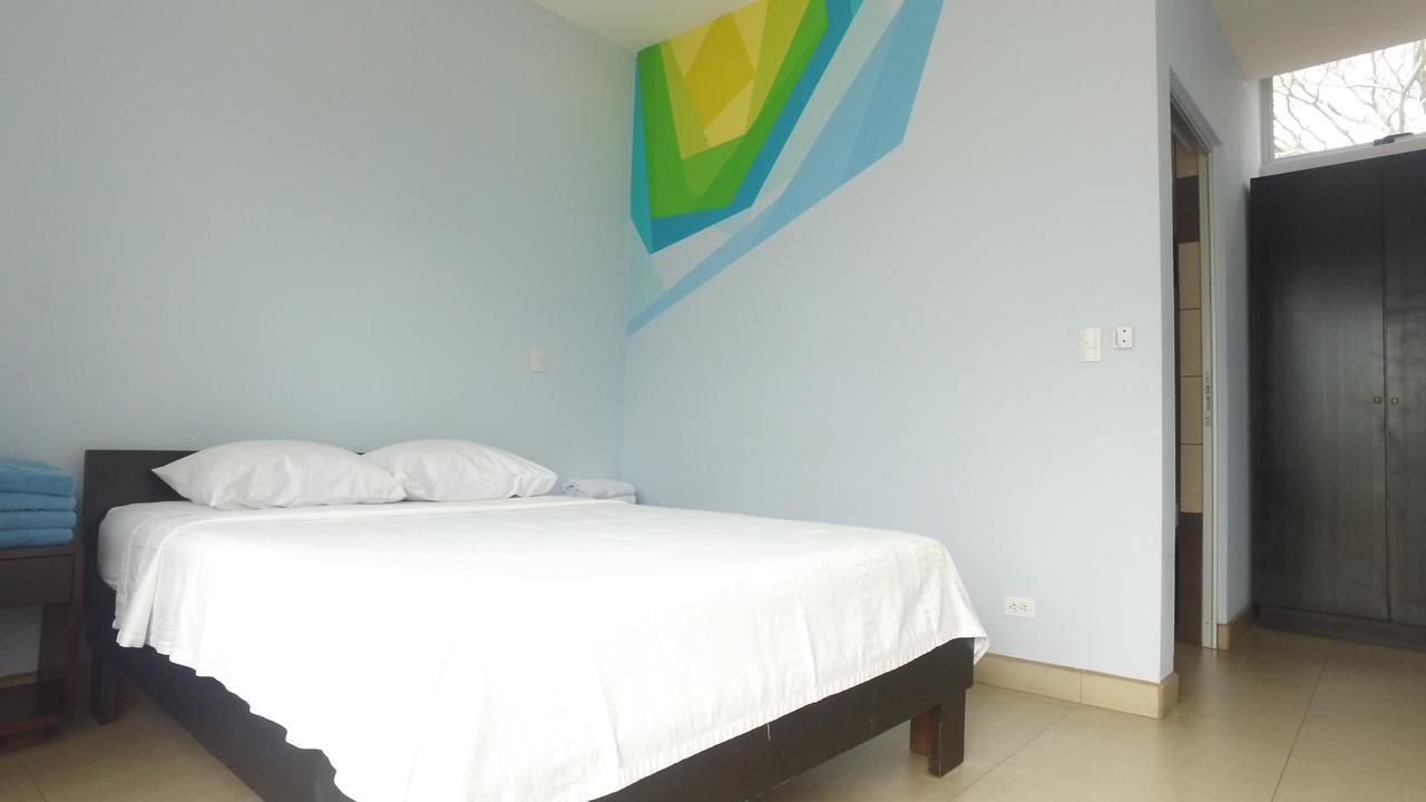 Room2Board Hostel And Surf School Jacó Dış mekan fotoğraf