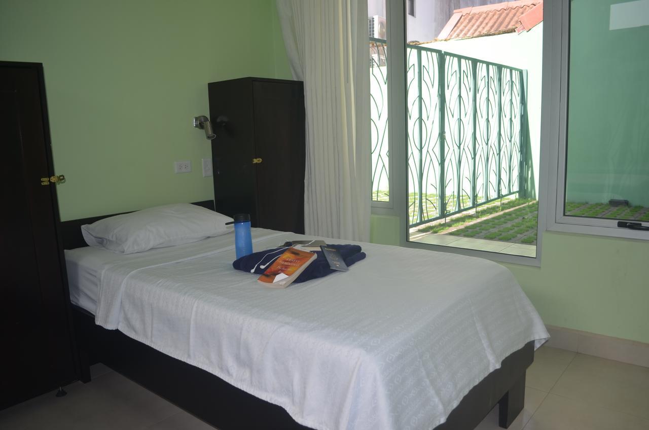 Room2Board Hostel And Surf School Jacó Dış mekan fotoğraf
