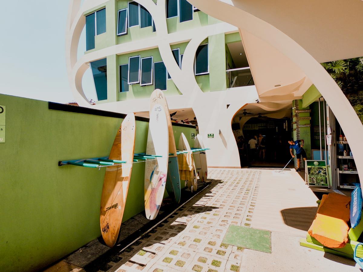 Room2Board Hostel And Surf School Jacó Dış mekan fotoğraf