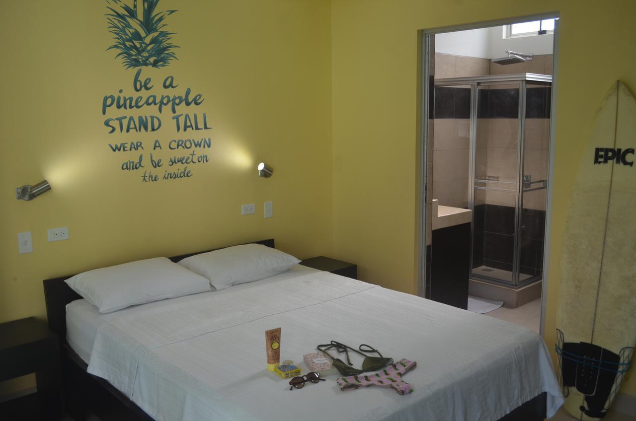 Room2Board Hostel And Surf School Jacó Dış mekan fotoğraf