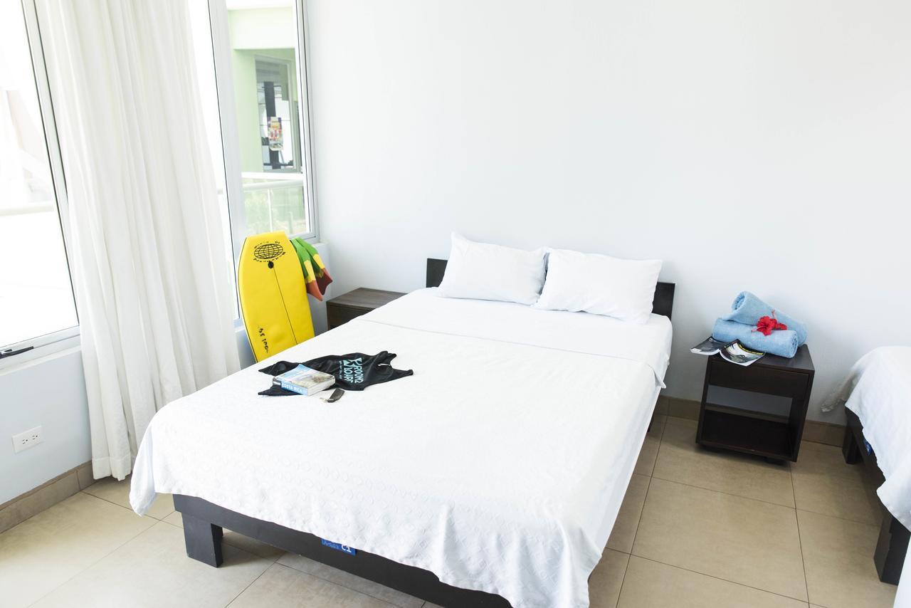 Room2Board Hostel And Surf School Jacó Dış mekan fotoğraf
