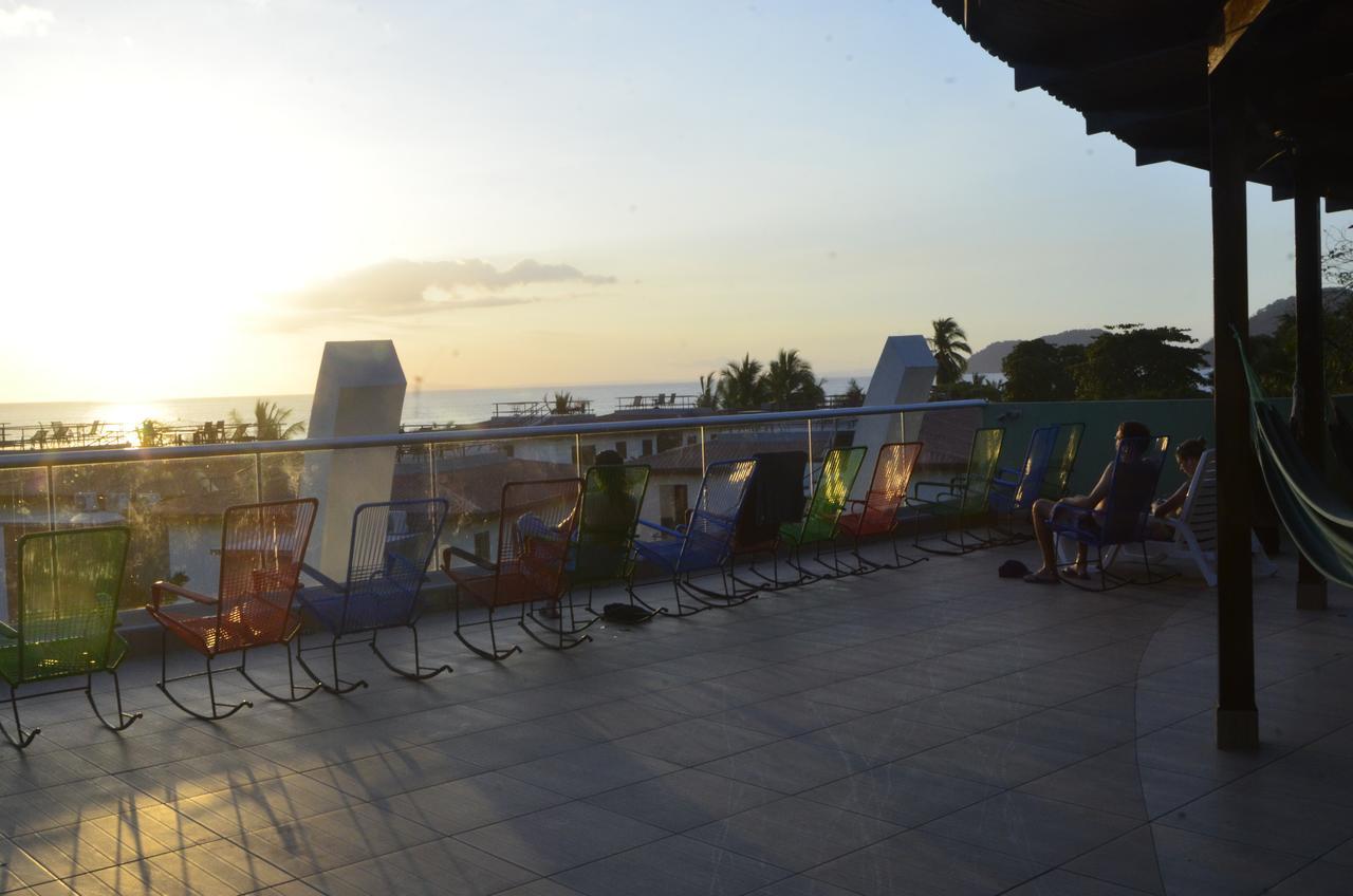 Room2Board Hostel And Surf School Jacó Dış mekan fotoğraf