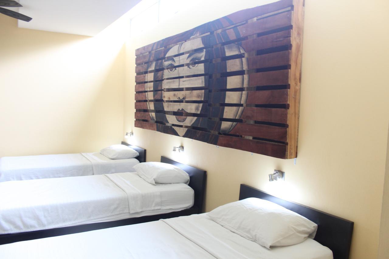 Room2Board Hostel And Surf School Jacó Dış mekan fotoğraf