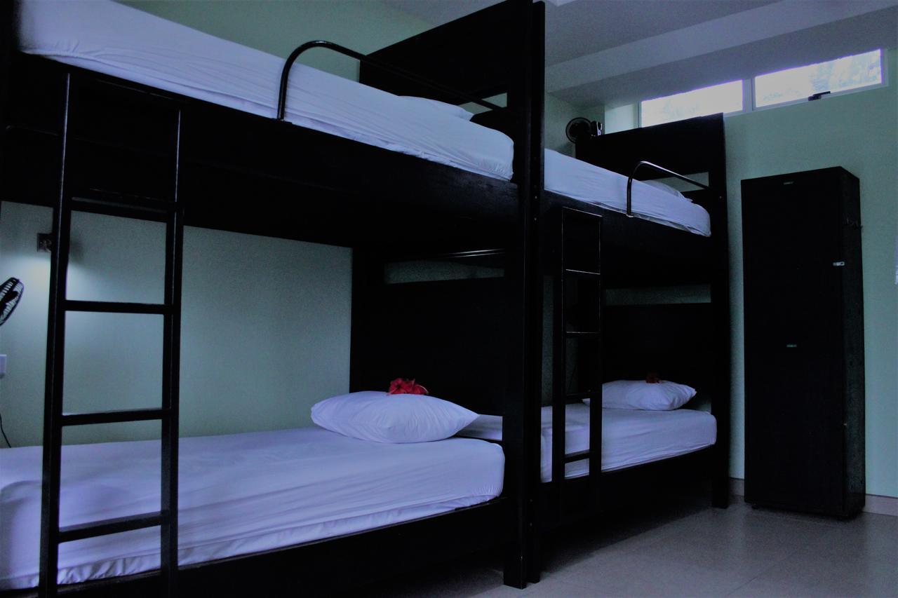 Room2Board Hostel And Surf School Jacó Dış mekan fotoğraf